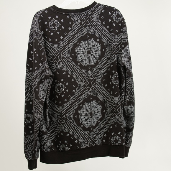 Men's Large Black and White Snowflake Sweater - Picture 3 of 3